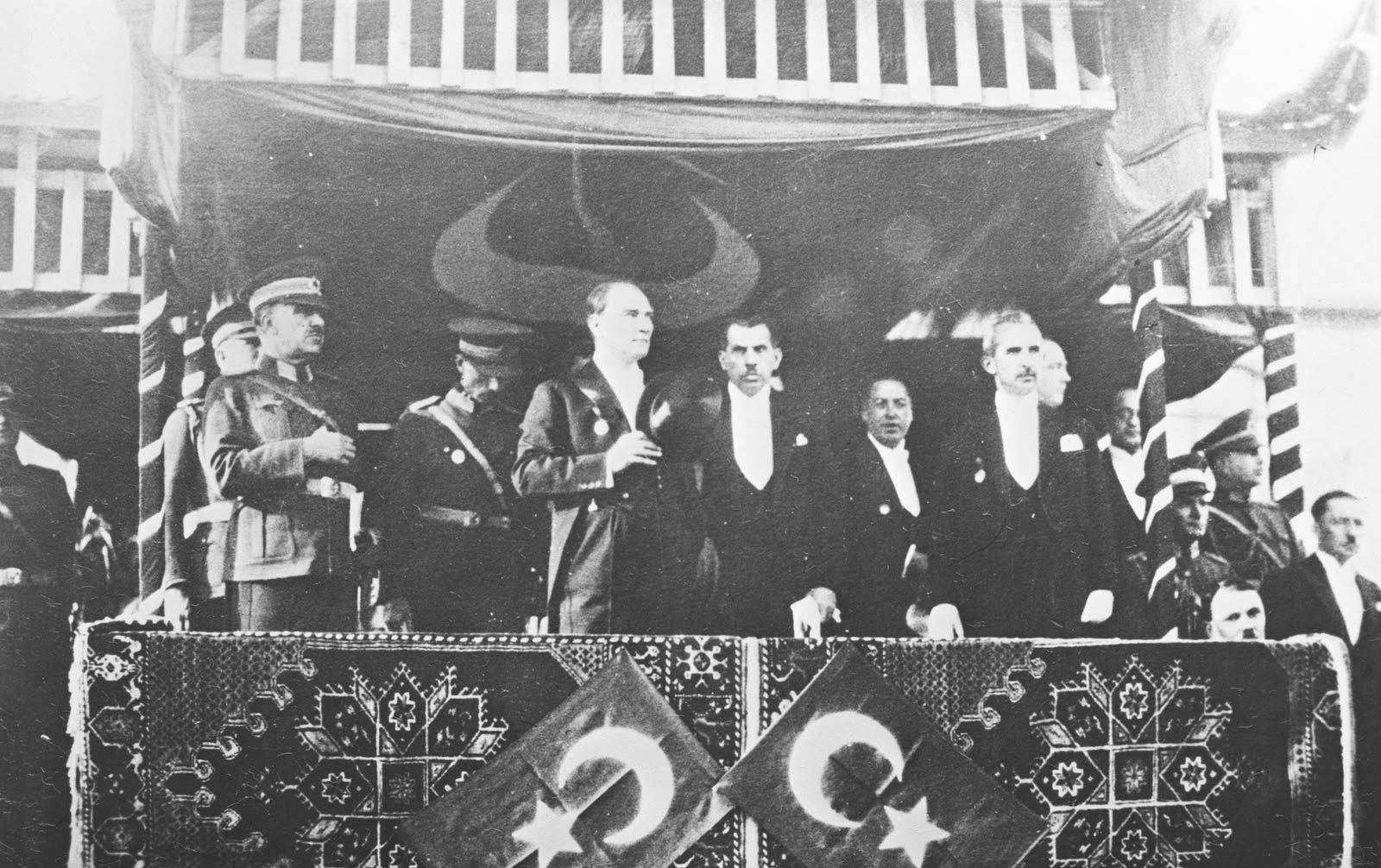 H Vy E U U C W I A A D K Xo